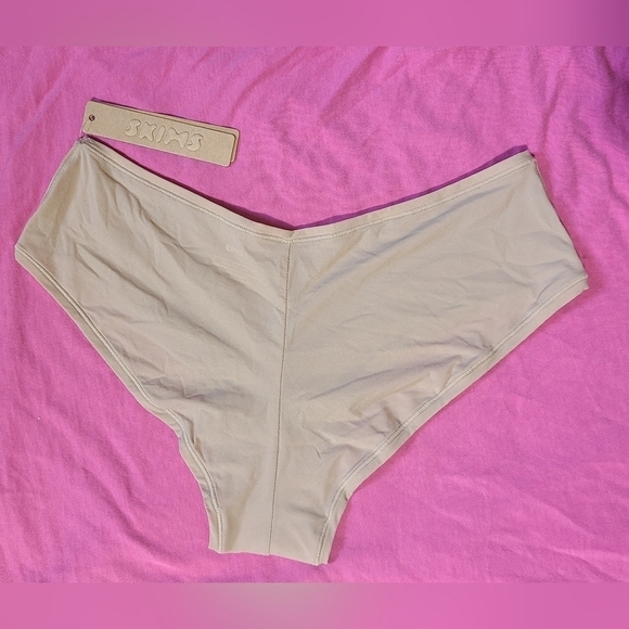 SKIMS Fits Everybody Cheeky Brief - Picture 3 of 6